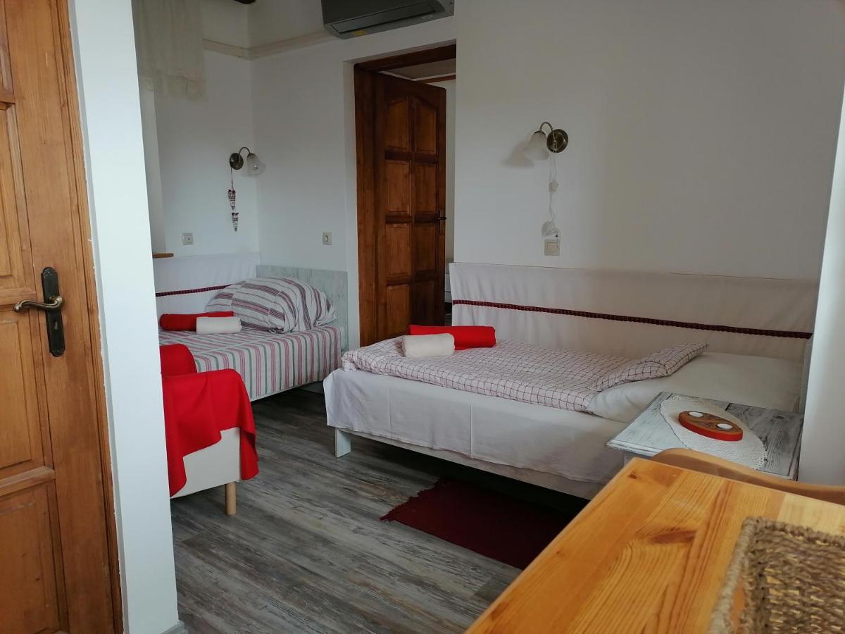 Mives Vendeghaz Hotell Pogány Eksteriør bilde