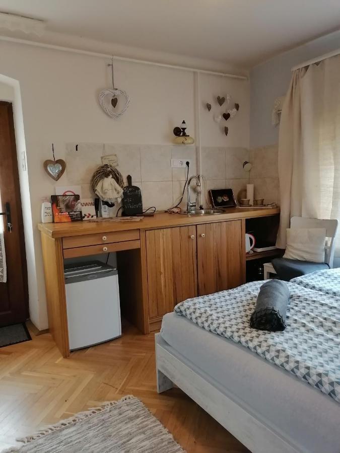 Mives Vendeghaz Hotell Pogány Eksteriør bilde